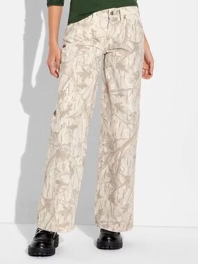 NWOT - Wild Fable Camo Pants Size 2R